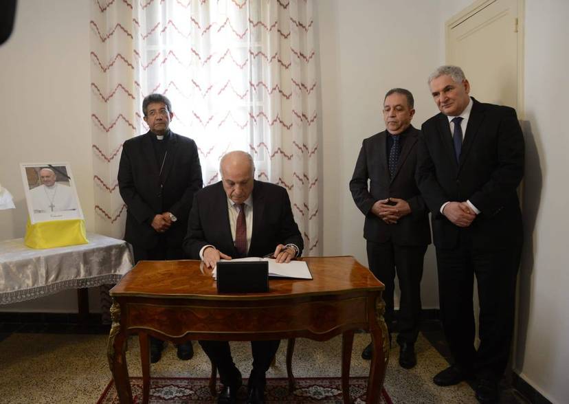 Décès du Pape François: M. Attaf signe le registre de condoléances au nom du Gouvernement algérien