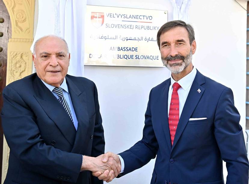 السيد عطاف يشرف رفقة نظيره السلوفاكي على مراسيم التدشين الرسمي لسفارة جمهورية سلوفاكيا بالجزائر