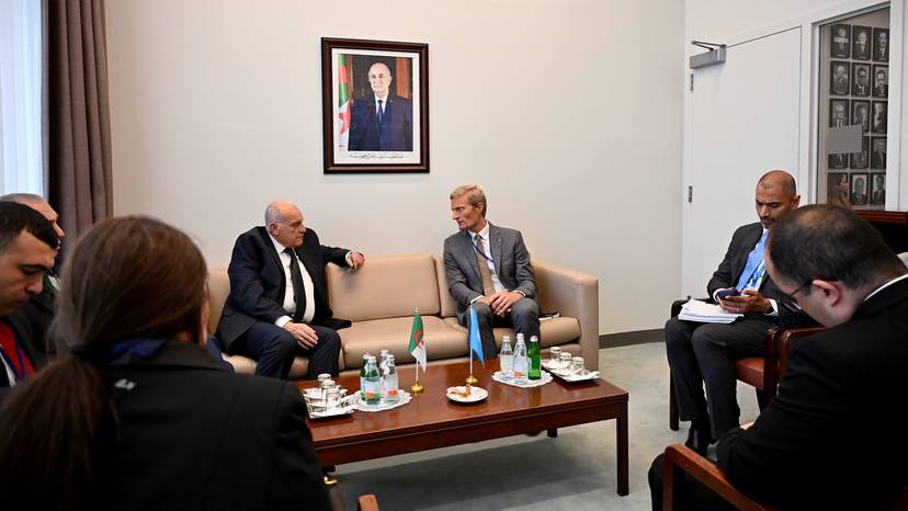 السيد عطّاف يجري محادثات مع المدير التنفيذي بالنيابة لبرنامج الأغذية العالمي