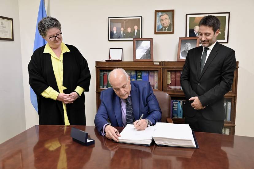 Mr.Attaf signs agreement relating to the United Nations Convention on the Law of the Sea